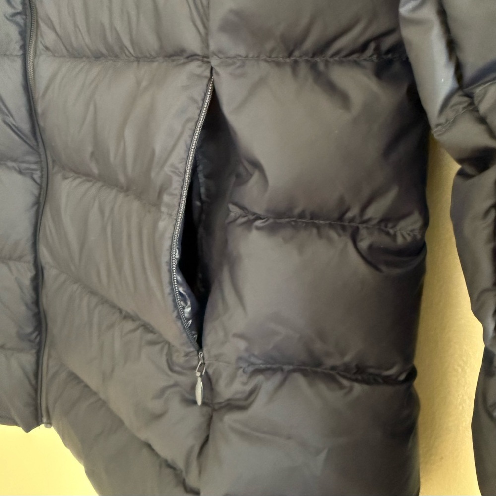 Quince Lightweight Down Puffer Jacket, Navy Blue, Size M - Picture 5 of 9